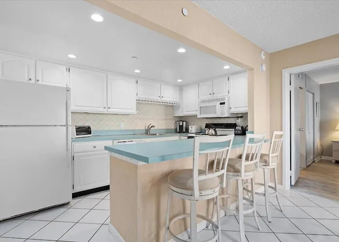 Ocean Views From Your Private Balcony In 9400 With Outdoor Pool! Ferienhaus