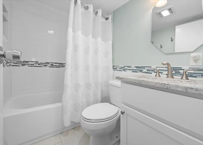 Ocean Views From Your Private Balcony In 9400 With Outdoor Pool! Ferienhaus